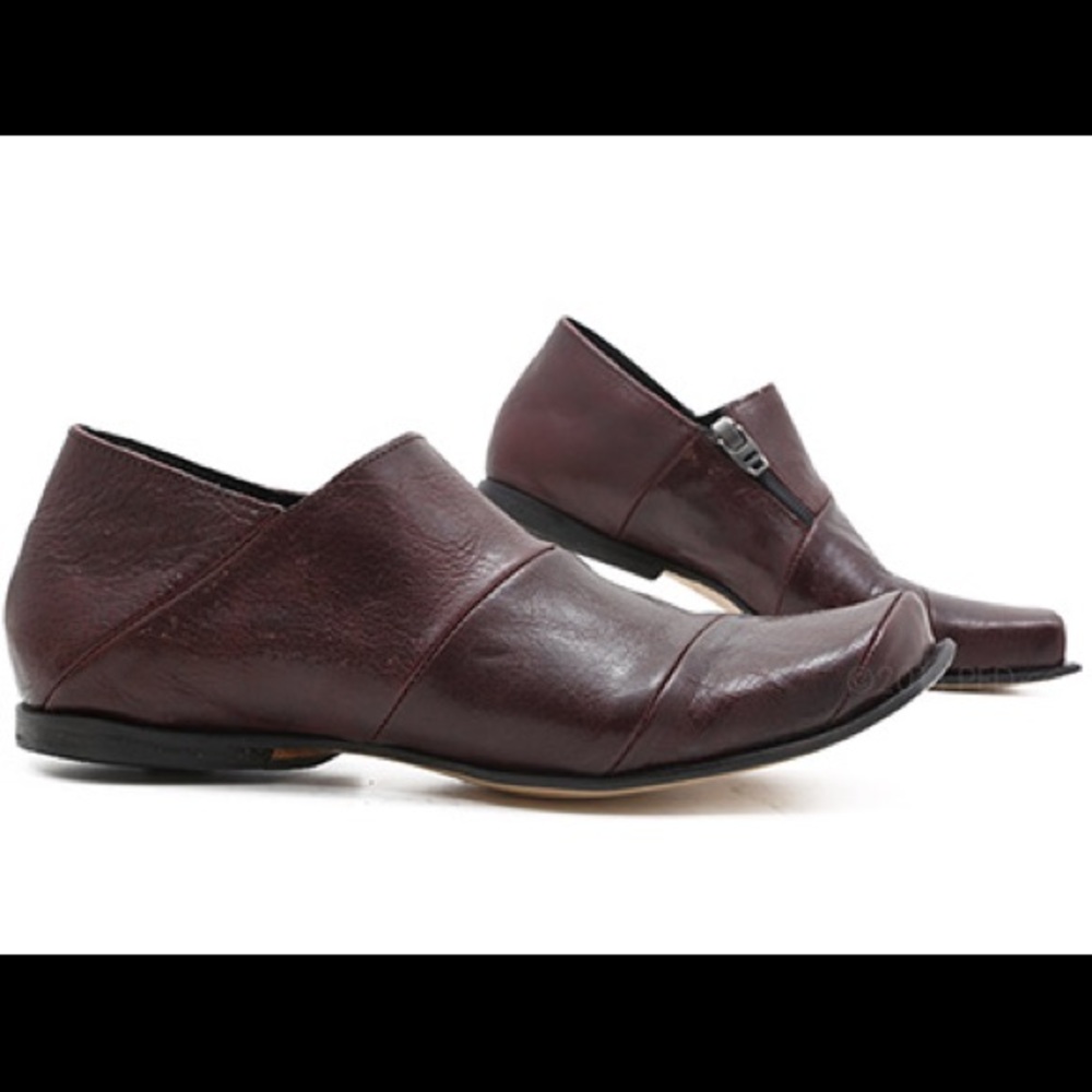 Cydwoq Vesta in Burgundy